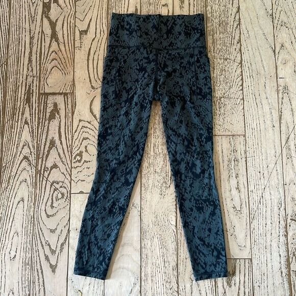 Athleta Salutation Stash Pocket II Printed 7/8 Tight Leggings in Petro XS TP - Picture 2 of 9